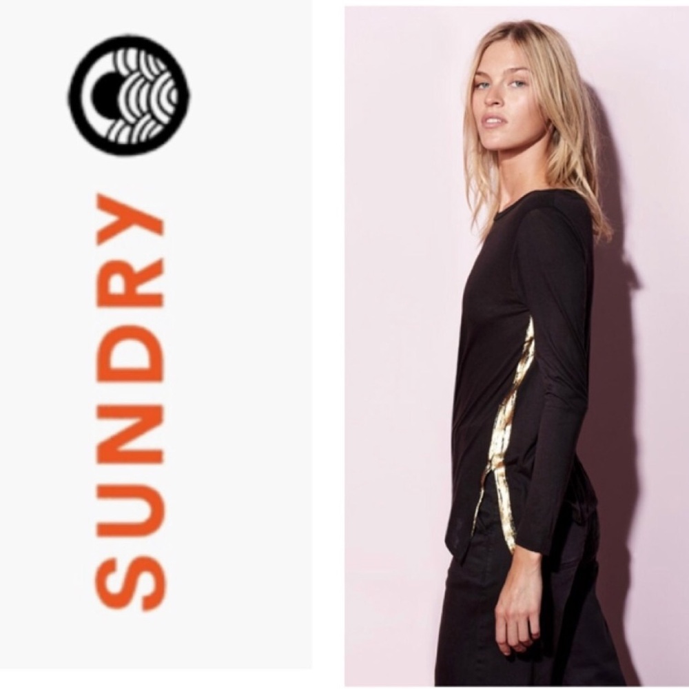 NWT Sundry knotted hem long sleeve tee in black with side gold stripe Size S